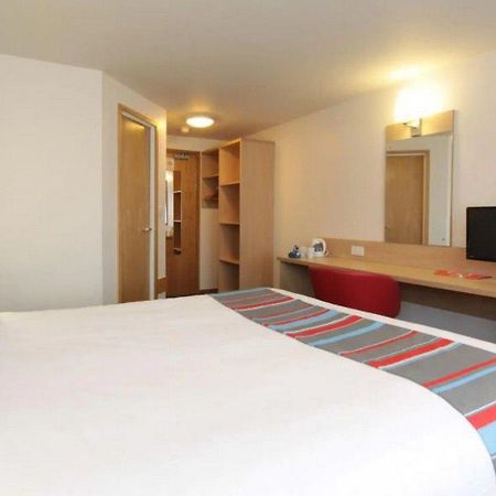 Travelodge London Feltham Kültér fotó