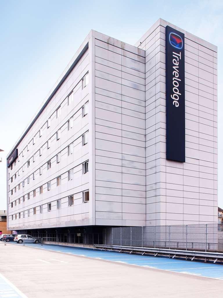Travelodge London Feltham Kültér fotó