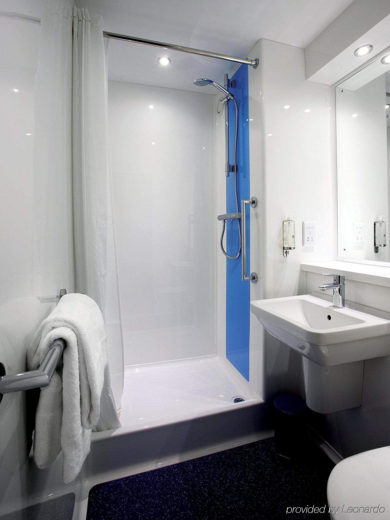 Travelodge London Feltham Kültér fotó
