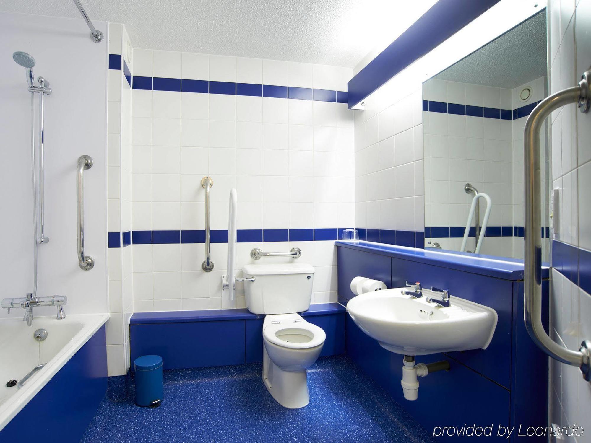 Travelodge London Feltham Kültér fotó