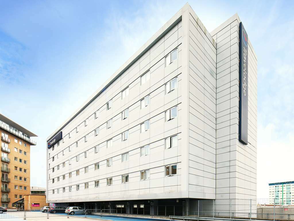 Travelodge London Feltham Kültér fotó